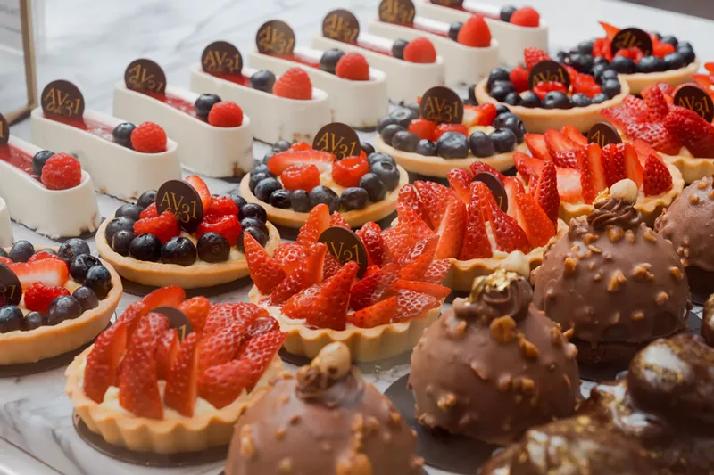 Image: Mini desserts from Avenue 31 Café at Bal Harbour Shops