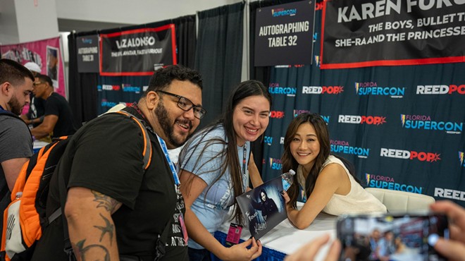 Actress Karen Fukuhara posing with two fans at Florida Supercon