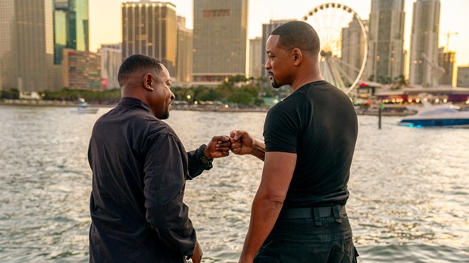Martin Lawerence and Will Smith by the water's edge in Bad Boys: Ride or Die