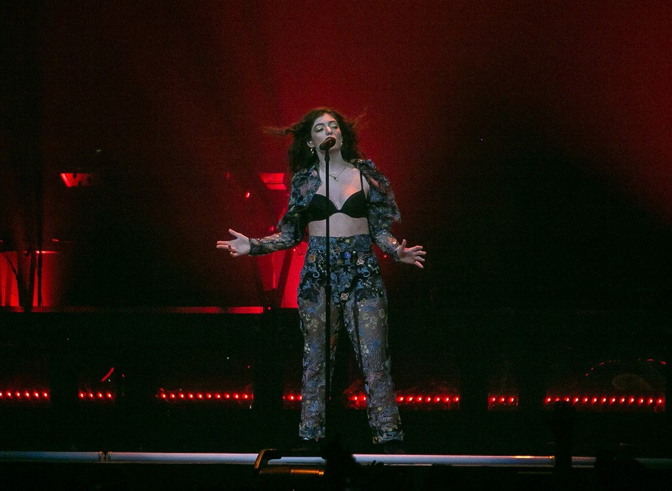 See more photos from Lorde's show here.