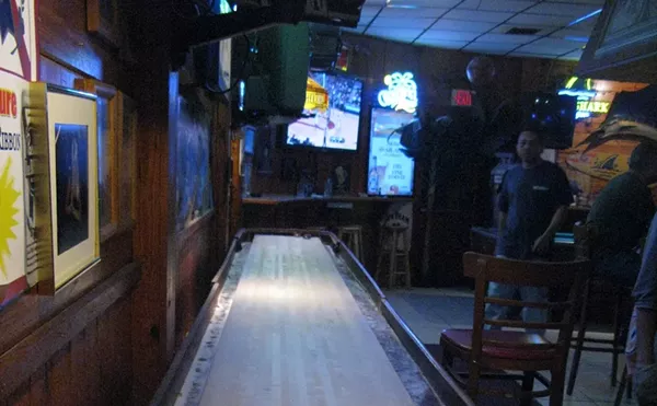 Round Table Sportsbar Lounge North Miami Bars And Clubs Round Table Sportsbar Lounge North, Round Table Sports Bar Lounge