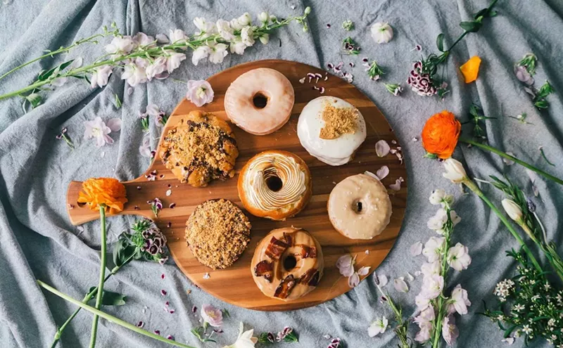 Image: Score Free Doughnuts on National Doughnut Day