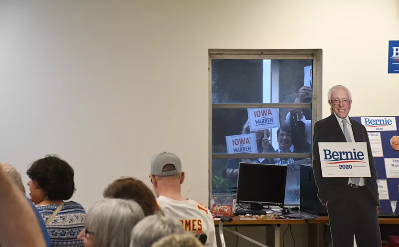 Image: Snowbirds Vote for Klobuchar at Satellite Iowa Caucuses in Southwest Florida