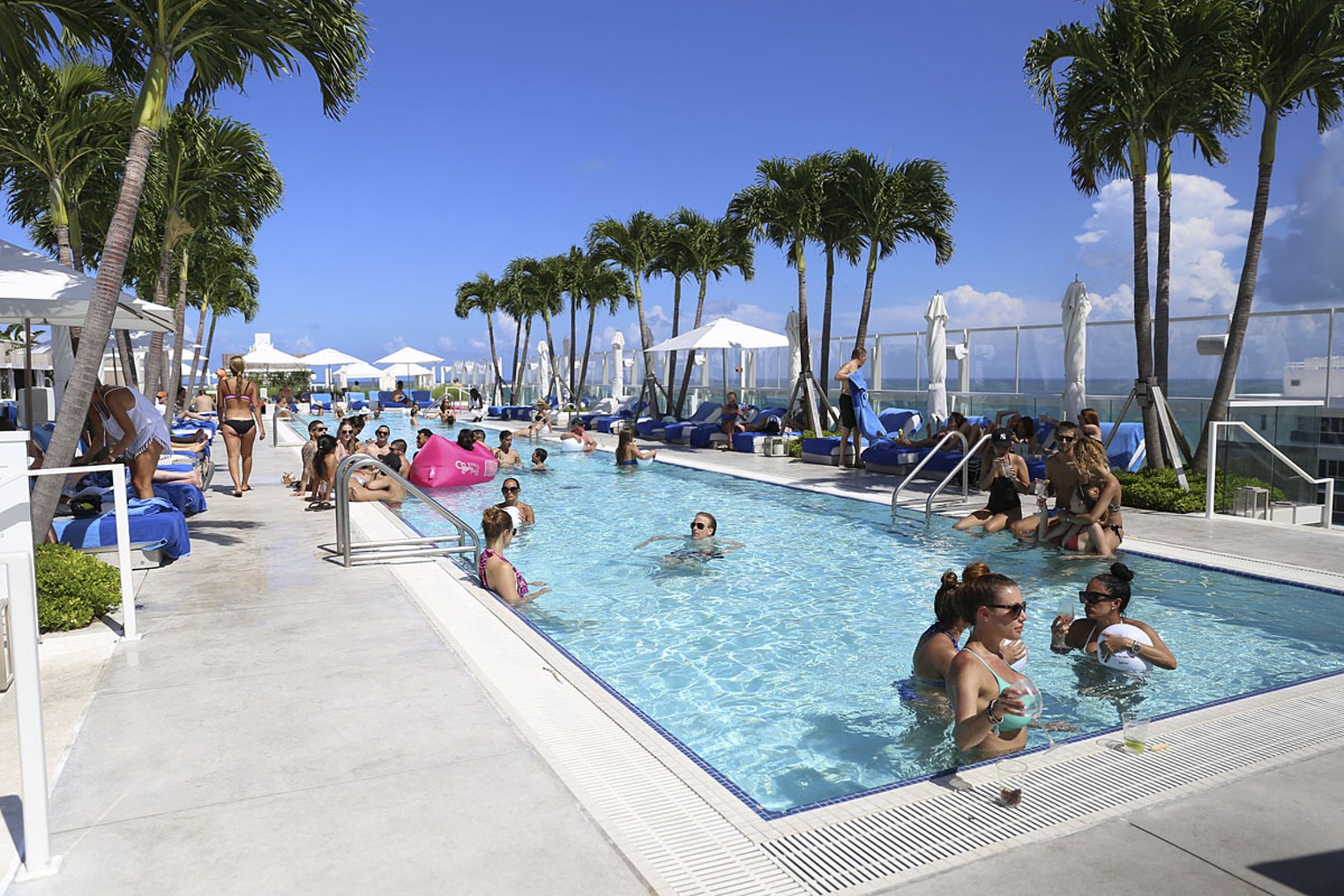 Ten Best Pool Party Spots in Miami 2022