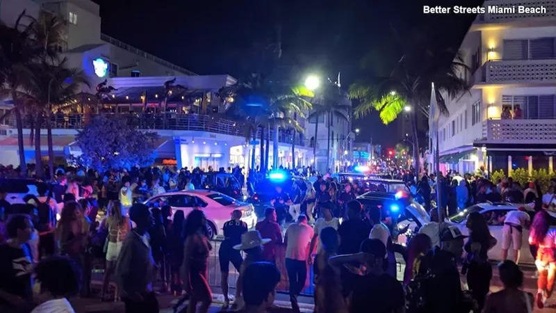 Image: Pedestrians and vehicles crowded Ocean Drive during spring break 2022.