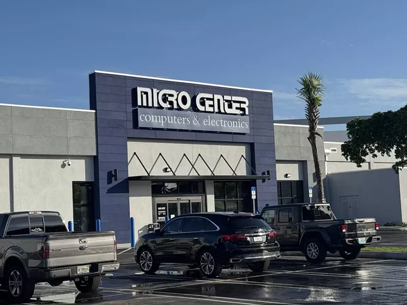 Image: Exterior of Micro Center store in Miami