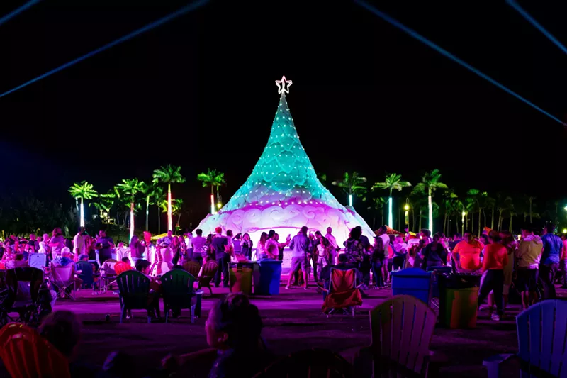Image: A Christmas tree made out of sand in West Palm Beach, Florida