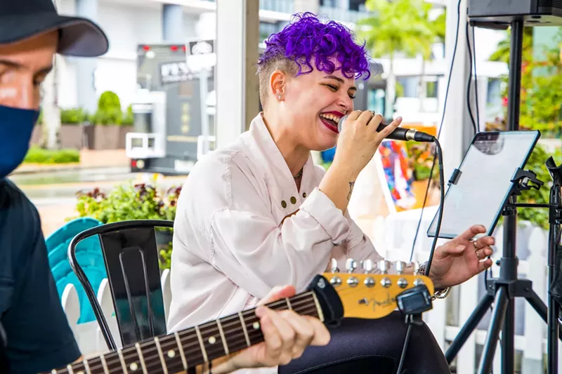 Image: Yoli Mayor performing at the Doral Yard.