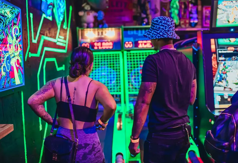 Image: A couple playing a game at Glitch Bar in Fort Lauderdale