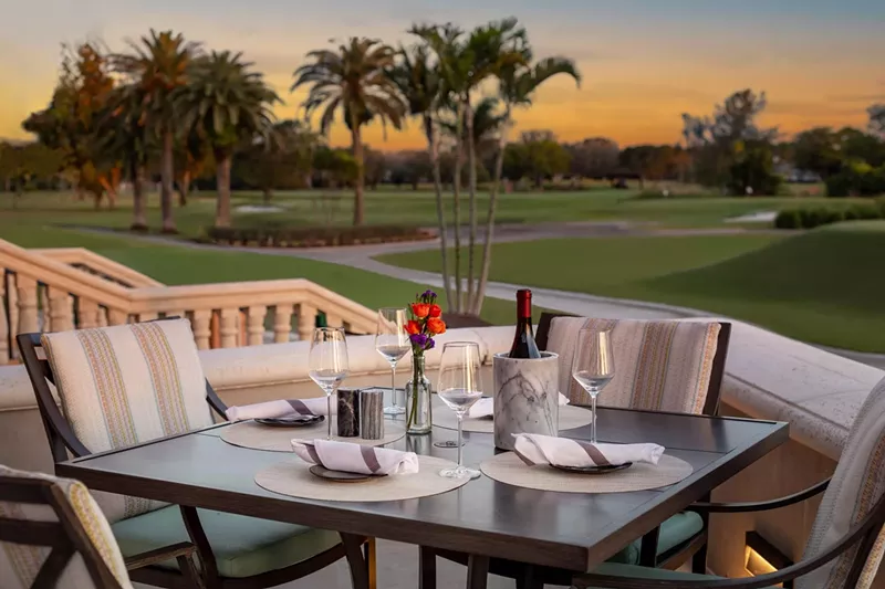 Image: Dining table outdoors overlooking golf course