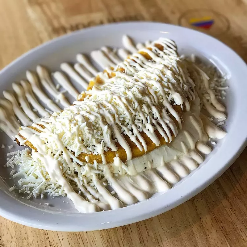 Image: Cachapa con queso de mano