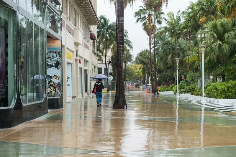 Image: Lincoln Road Mall in Miami Beach on a rainy day
