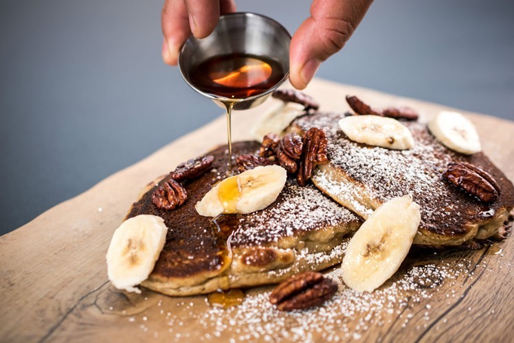 Vegan banana nut pancakes - PLANTA