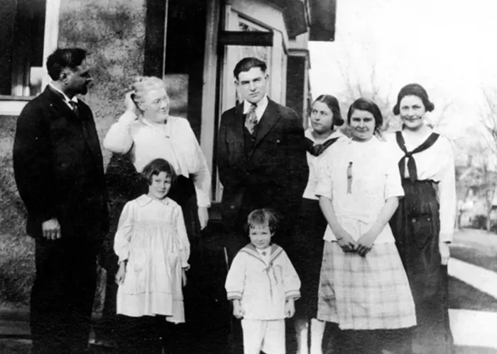 A photo of Dr. Clarence E. Hemingway (top left) and his wife, Grace Hall Hemingway (second from left), with their children, Carol, Ernest (top center), Leicester (bottom center), Ursula, Sunny, and Marcelline in Oak Park, Illinois, circa 1917. - FAMILY PHOTO/WIKIMEDIA COMMONS
