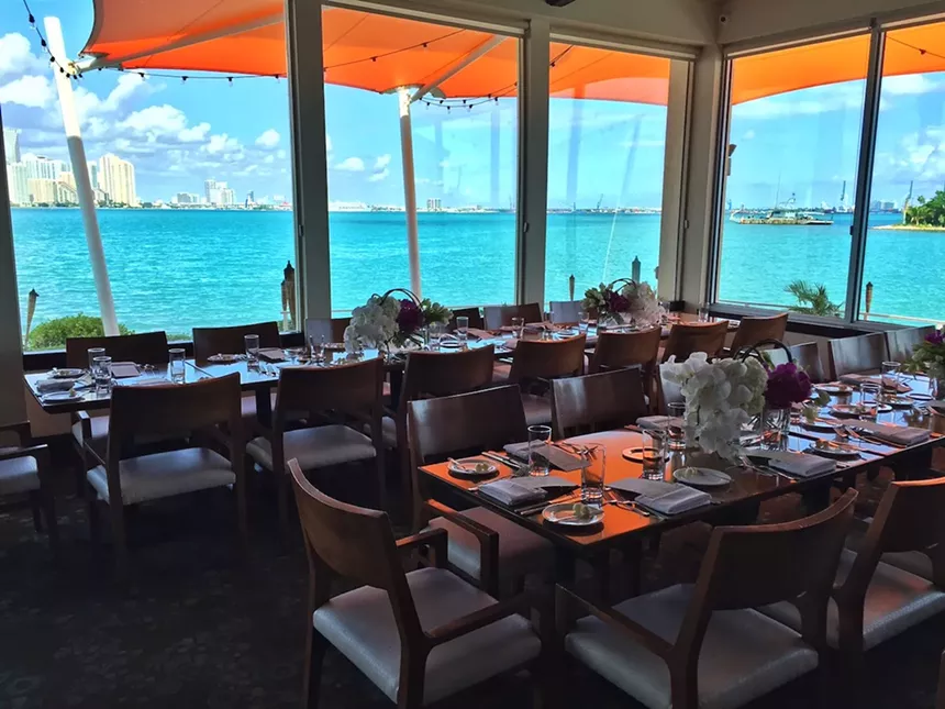 Comedor frente al mar de Rusty Pelican - FOTO CORTESÍA DE THE RUSTY PELICAN