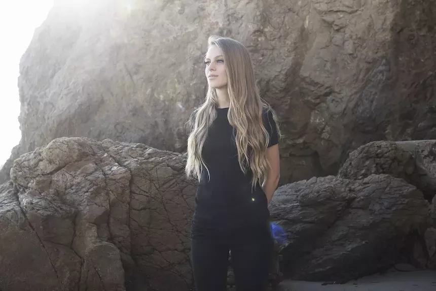 Portrait of Nora En Pure