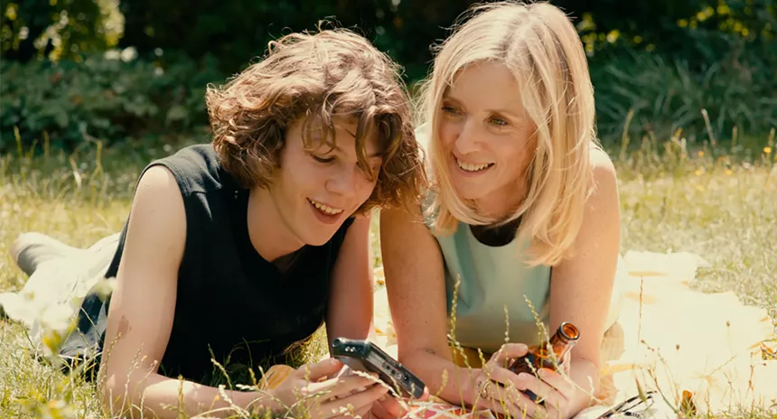 Still of Samuel Kircher and Léa Drucker in Last Summer