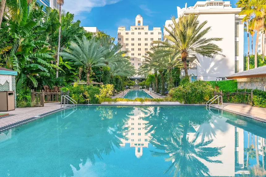 The pool at the National Hotel