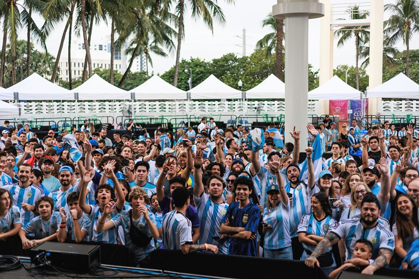 A crowd of Argentine fans at the Miami Beach Bandshell