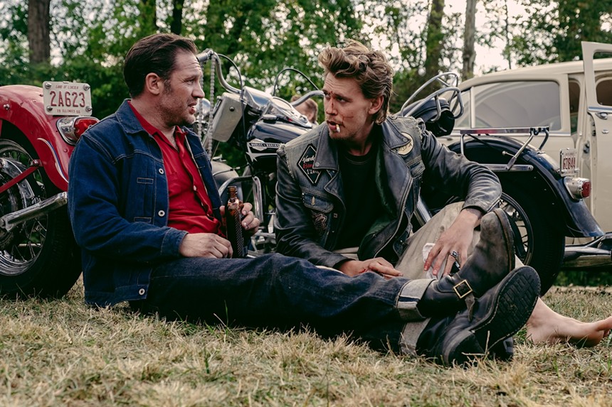 Still of Tom Hardy and Austin Butler in The Bikeriders