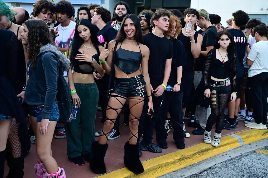 Ken Carson fans lined up outside the Fillmore Miami Beach