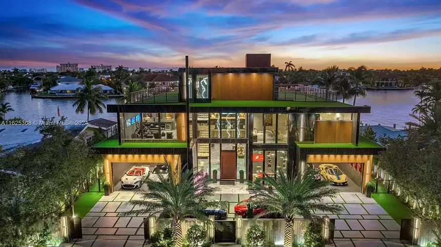 Front of $48 million mansion in Fort Lauderdale