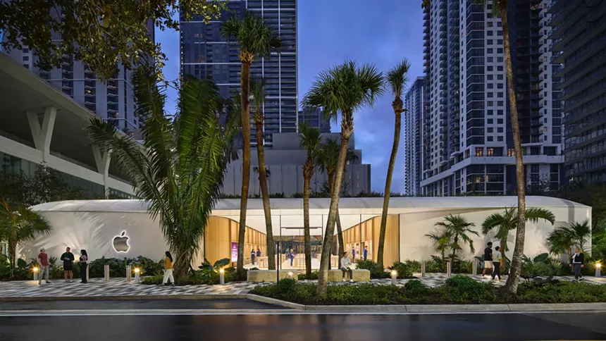 Apple storefront in front of skycrapers, surrounded by palm trees