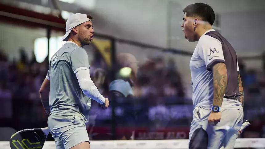 Gonzalo Gabriel Alfonso and Leonel Daniel Aguirre argue on the padel court