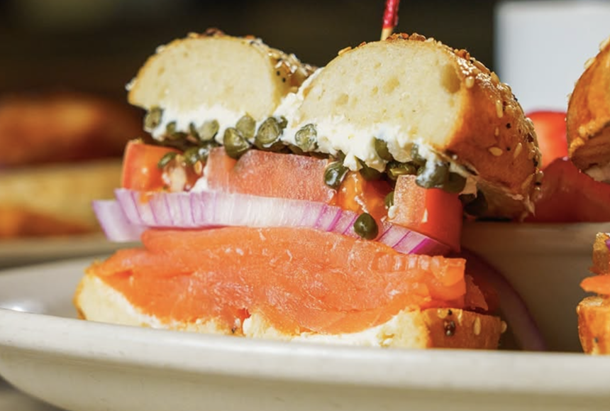 salmon bagel sandwich