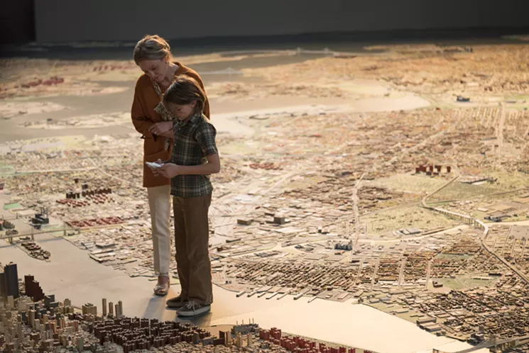 Julianne Moore and Oakes Fegley in Wonderstruck. - MARY CYBULSKI, AMAZON STUDIOS & ROADSIDE ATTRACTIONS