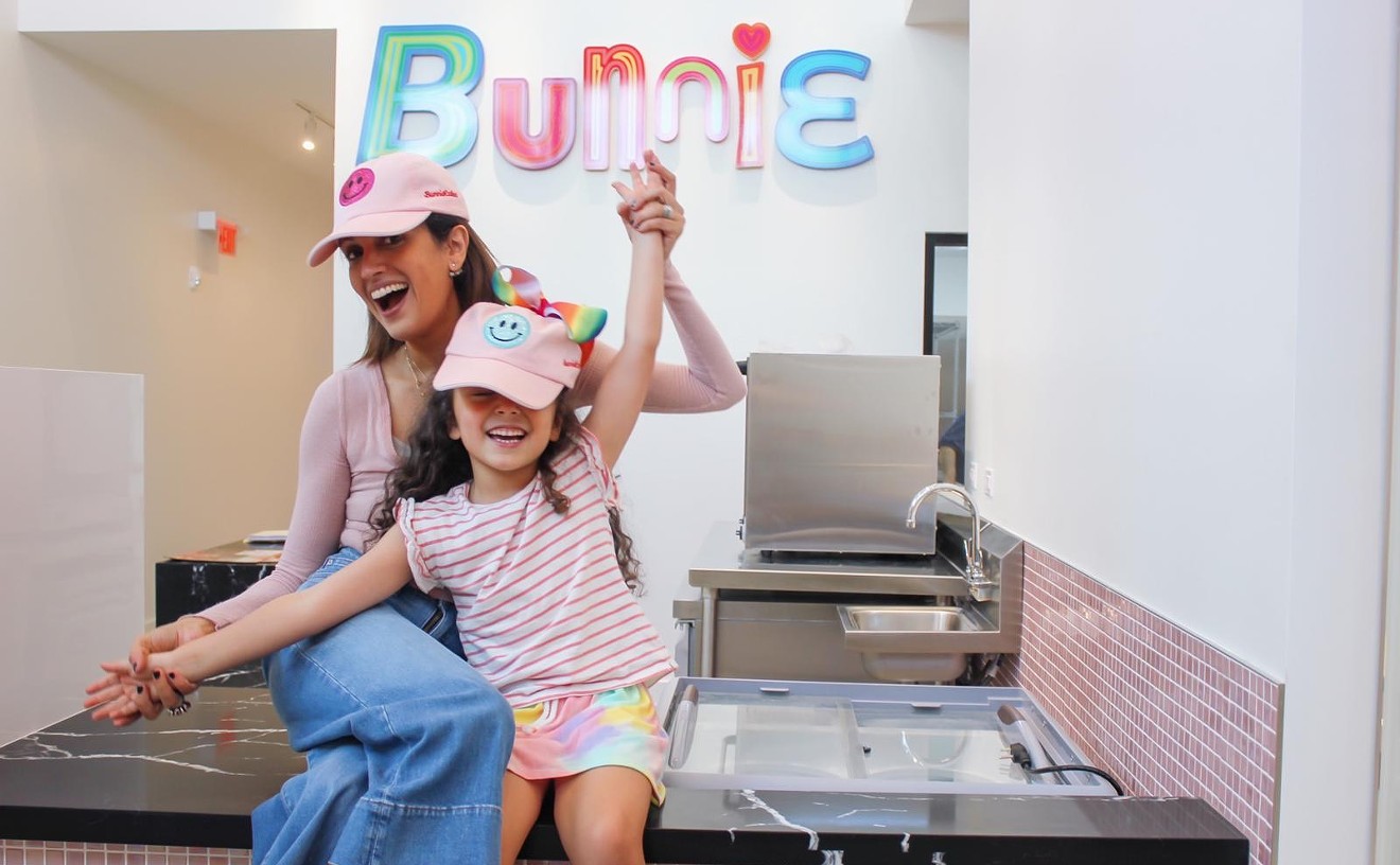Bunnie Cakes founder Mariana Cortez and her youngest daughter at the new Downtown Doral location.
