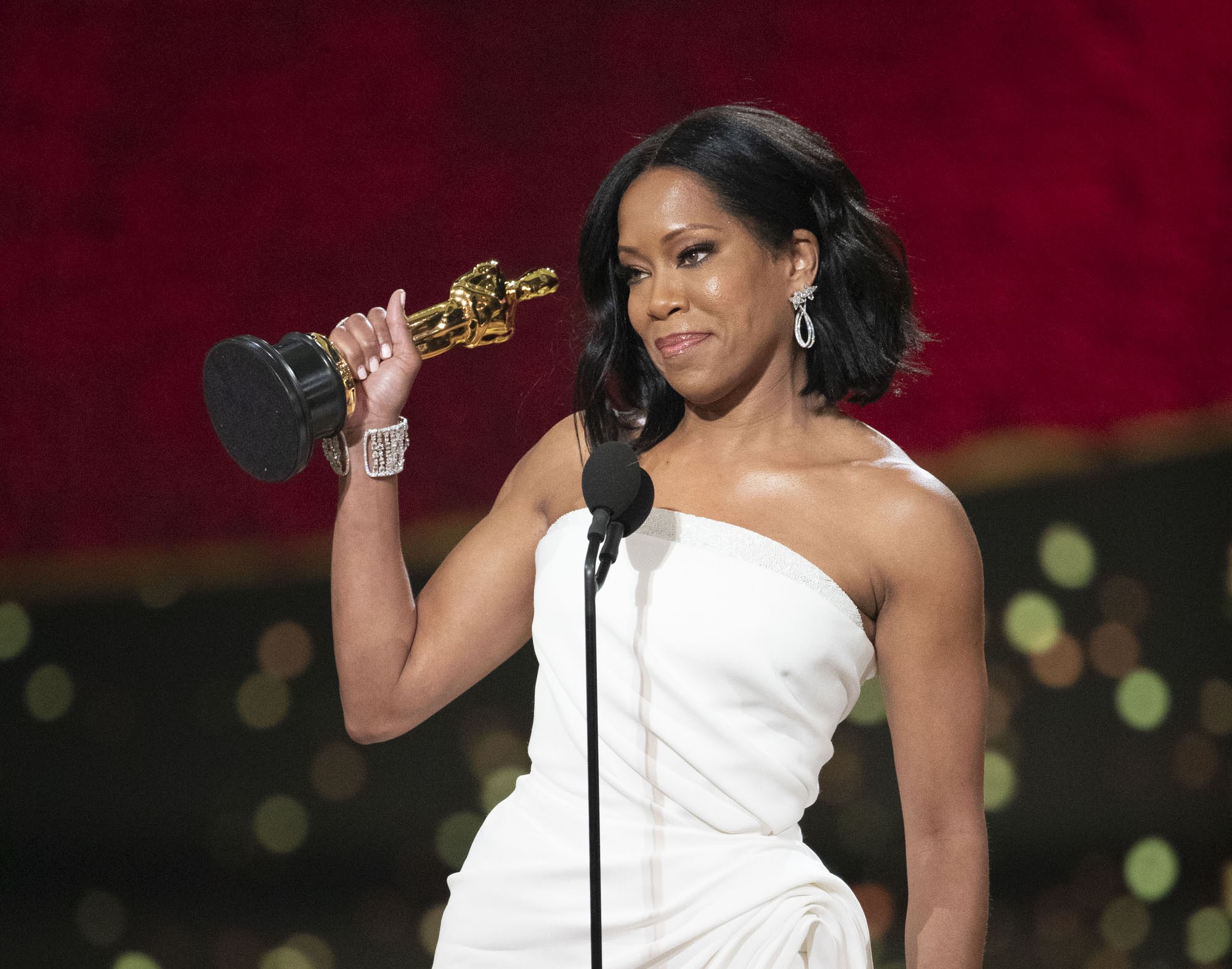 Regina King Is a Literal Butterfly at the Oscars - PureWow