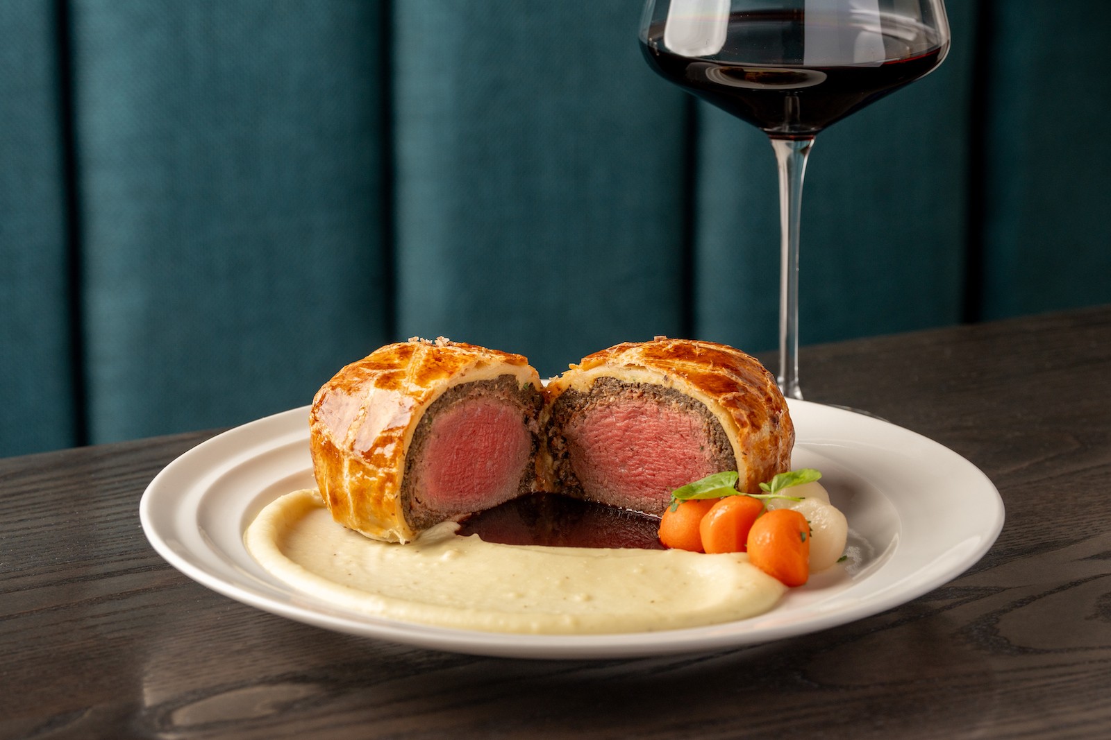 https://media2.miaminewtimes.com/mia/imager/u/original/17882788/hk_miami_food_beef_wellington.jpg