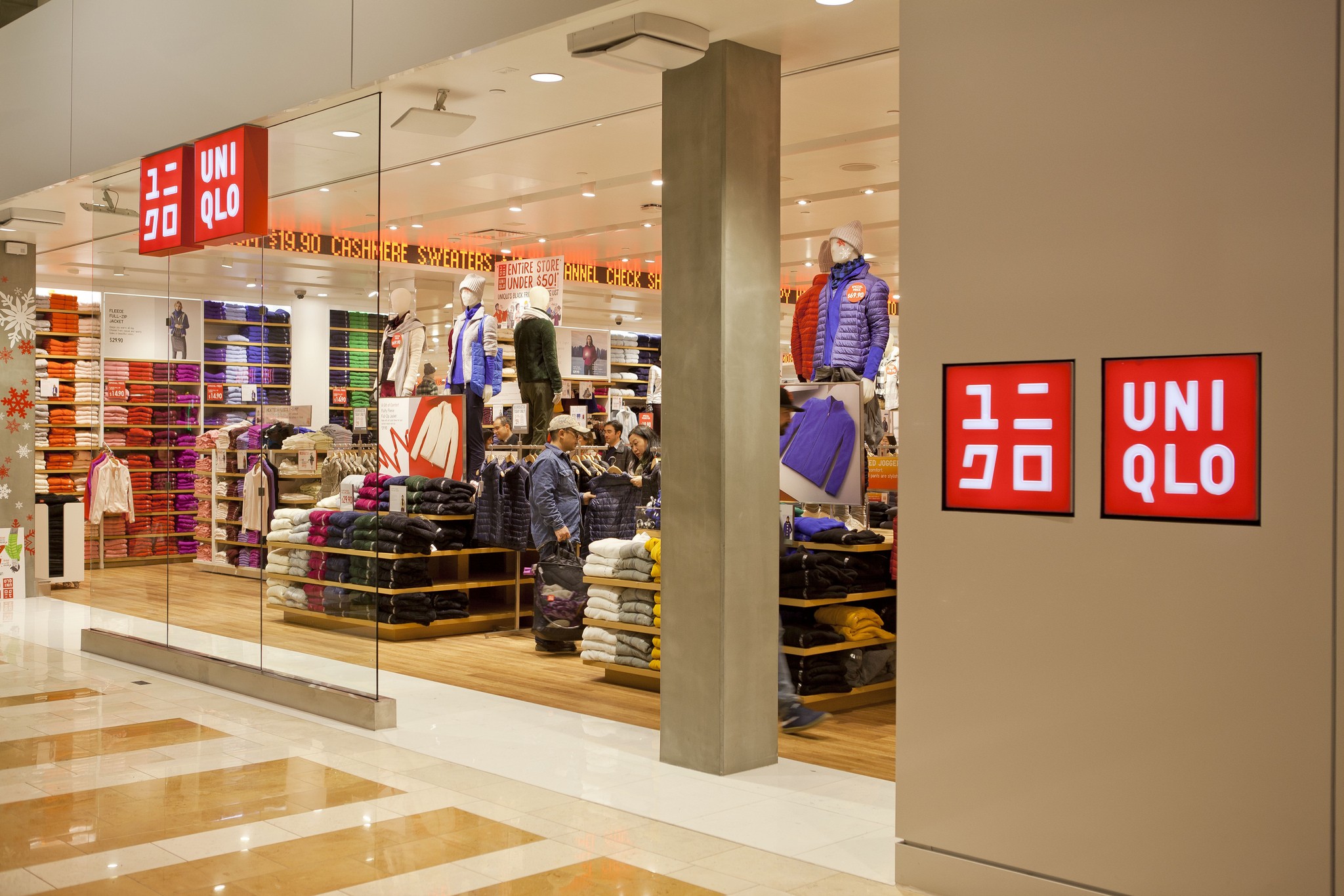 Japanese brand Uniqlo comes to Southern California updated  893 KPCC