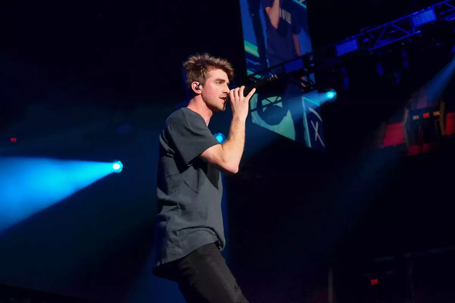 The Chainsmokers Kick Off Their 2017 Memories Tour at American Airlines
