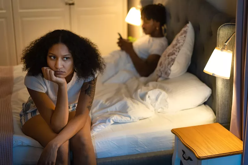 Image: Frustrated couple in bed