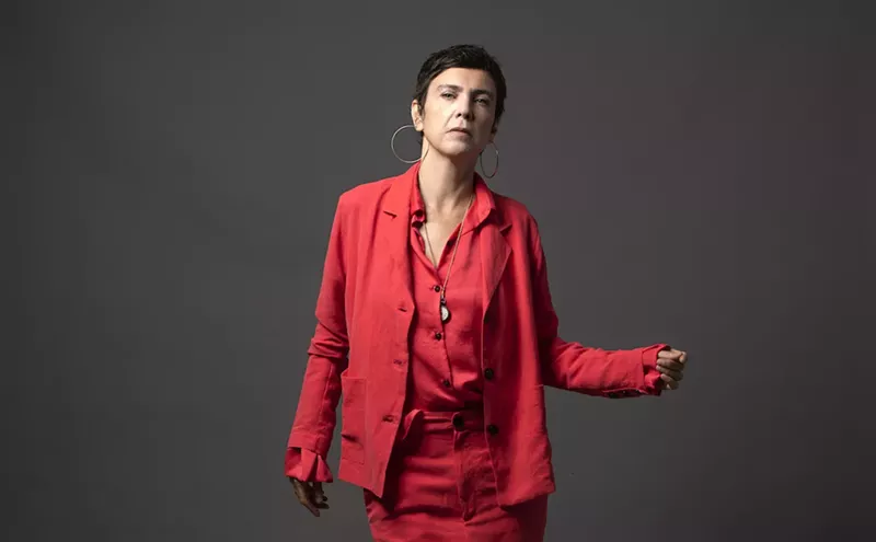 Image: Adriana Calcanhotto Pares Things Down for Her Latest Tour