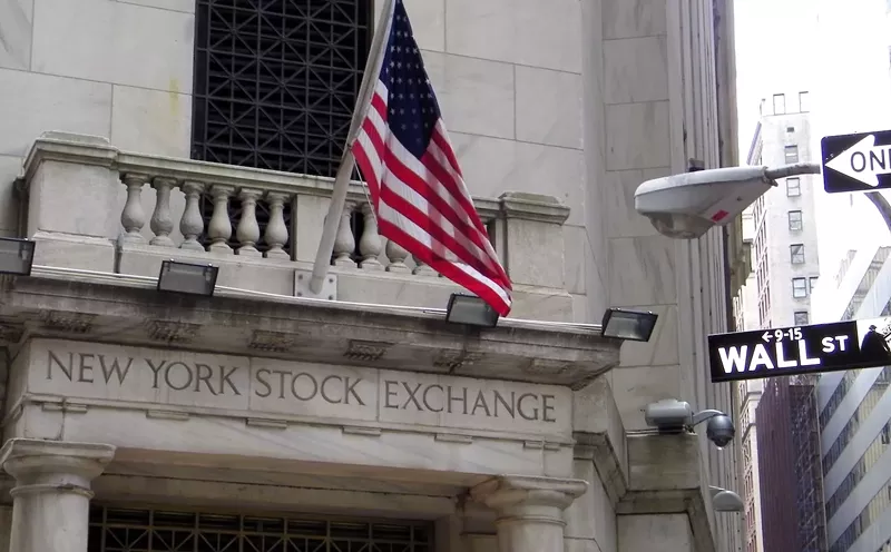 Image: photo of an entrance to the New York Stock Exchange headquarters on Wall Street