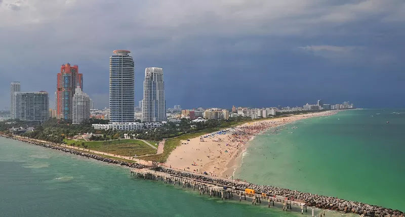 Image: the coast and a beach in Florida