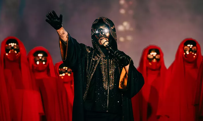 Image: Singer the Weeknd performs in futuristic garb on stage