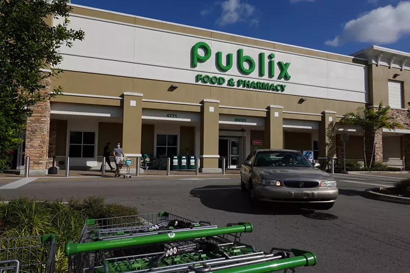 Image: Publix storefront with iconic green signage